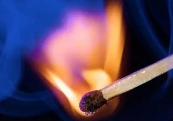 Чоловік намагався себе підпалити в приміщенні банку на Львівщині