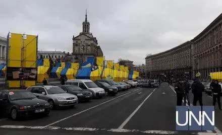 Кілька сотень авто на єврономерах зібрались на Хрещатику