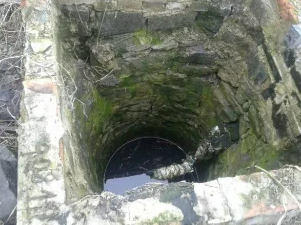 На Житомирщині у колодязі знайшли тіло немовляти