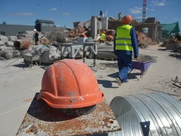 Заробітчани пересилають до України 6% ВВП - експерт