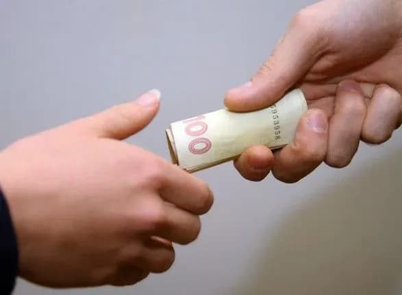 Чиновницю з Мін'юсту піймали на хабарі у Києві