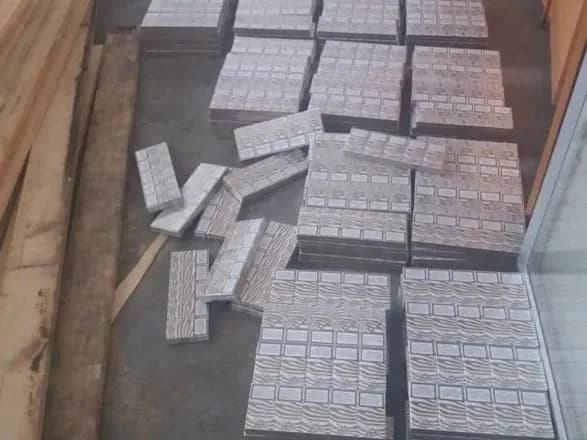 Росіянин сплатить майже 1,7 млн грн штрафу за контрабанду сигарет на Закарпатті