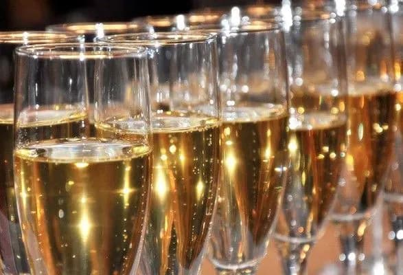 До дня закоханих "Коктебель" розіграє ящик шампанського