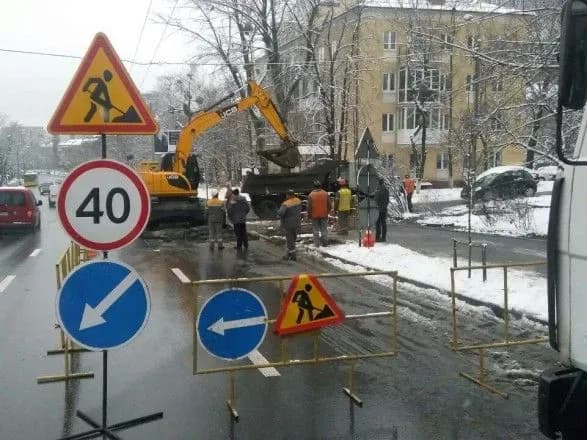 В столице из-за прорыва трубопровода просел асфальт