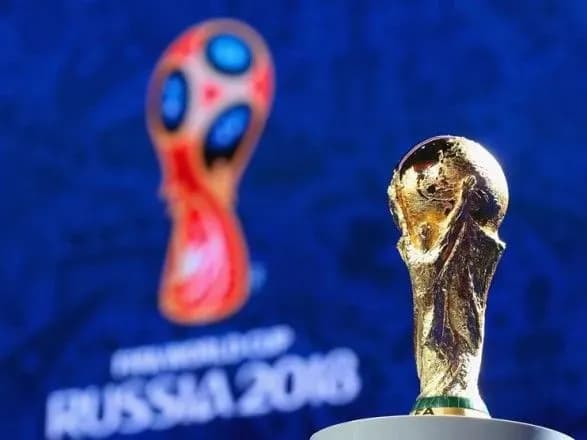 Порошенко: українські вболівальники повинні самі вирішити з приводу поїздки на ЧС у Росії