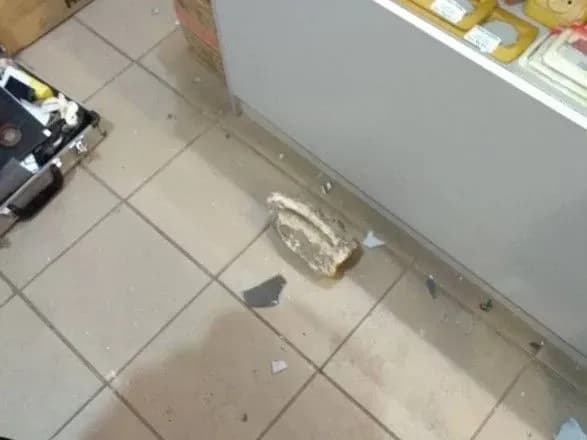 Чотири магазини за півтори години: у Житомирі чоловіка підозрюють у понад півсотні крадіжок