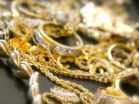 Мужчина в Одесской области раскопал могилу и похитил из гроба золотые украшения