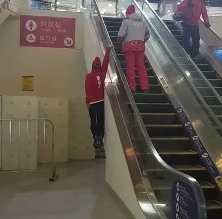 ОІ-2018: несподіваний фрістайл швейцарця на ескалаторі підкорив соцмережі