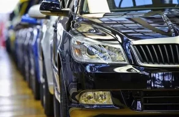 Інспектор Київської митниці вимагав хабарі за розмитнення автомобілів