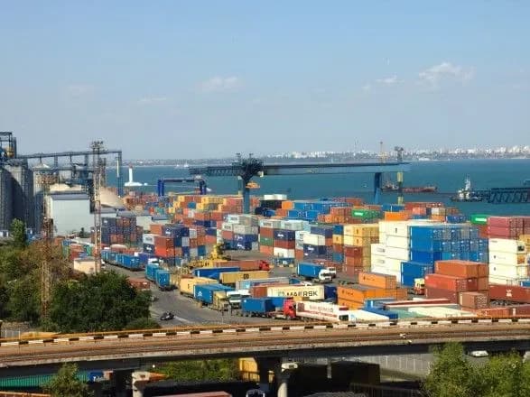 Близько 90% товарів при експорті оформлюється через "єдине вікно"