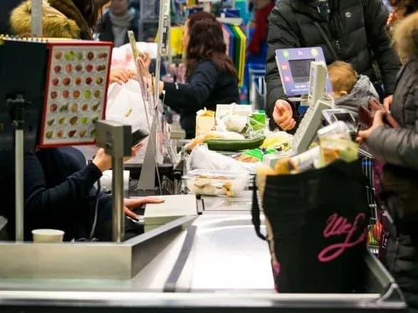 Частка розрахунків картками в Україні зросла більше ніж утричі