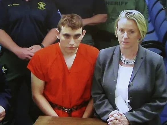 Обвинувачений у вбивстві 17 осіб у середній школі на півдні Флориди визнав провину