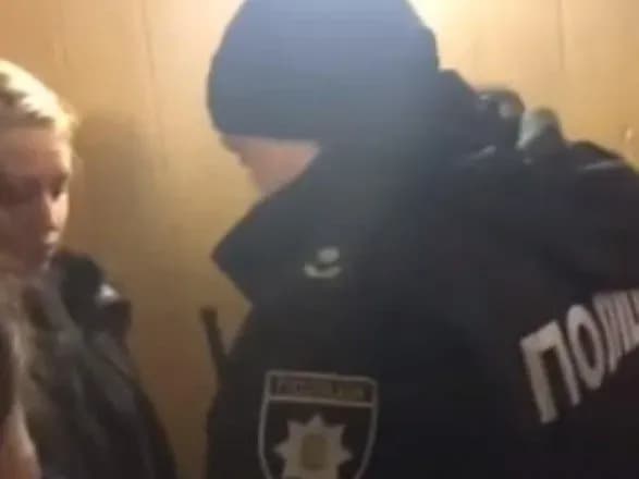 Шукали Femen: Геращенко обурилась через принизливий огляд журналісток в Оболонському суді