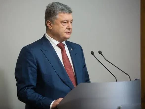 Захист Януковича заявив, що їм не дали провести повноцінний допит Порошенка