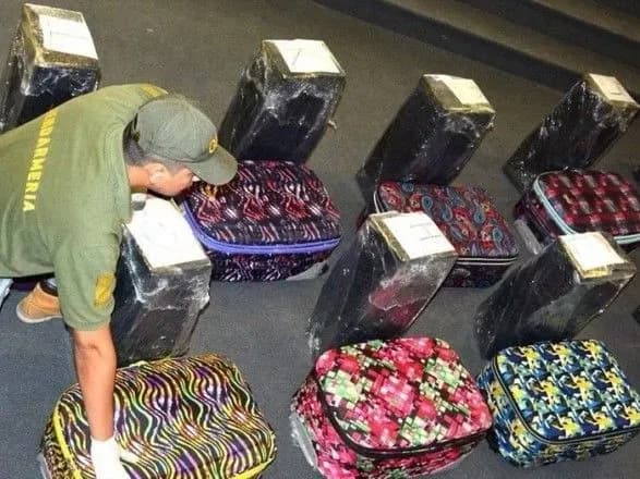 У диппошті посольства Росії в Аргентині виявили 400 кг кокаїну