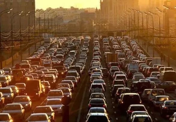 В Києві рівень ранкових заторів оцінюється в 4 бали