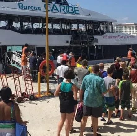 У Мексиці стався вибух на пасажирському паромі: 12 постраждалих