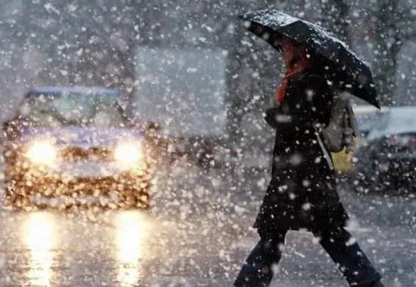 ДСНС: до кінця доби в низці областей випаде до 8 см снігу