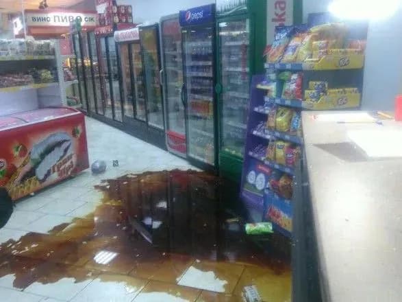 Двоє молодиків у Сумах кинули в магазин дві гранати