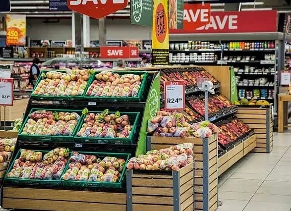 З 1 березня у Польщі поступово обмежуватимуть торгівлю в неділю