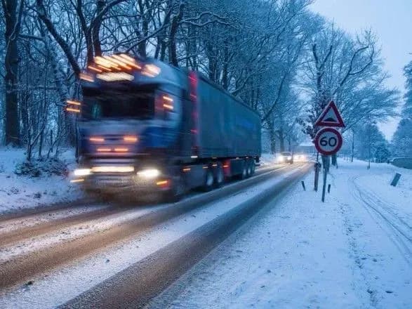 В'їзд вантажівок через негоду обмежено до двох міст