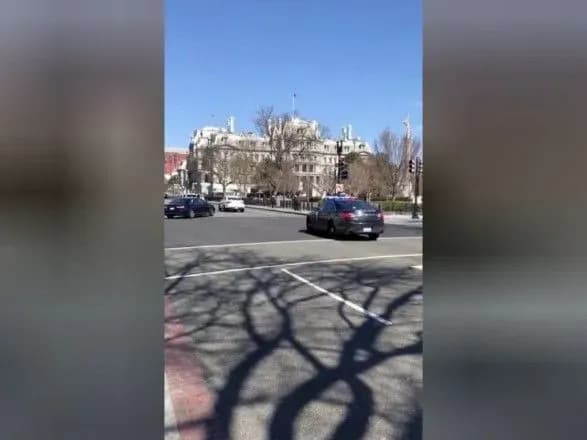 Поблизу Білого дому чоловік наклав на себе руки