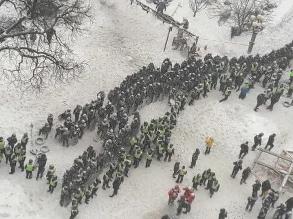 Поліція пообіцяла перевірити факти перешкоджання журналістам під час сутичок під ВР