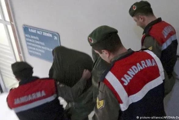 Суд у Туреччині відмовився звільнити двох затриманих грецьких військових