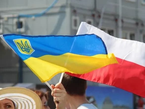 Інфолінію відкрили для українців, які працюють у Польщі