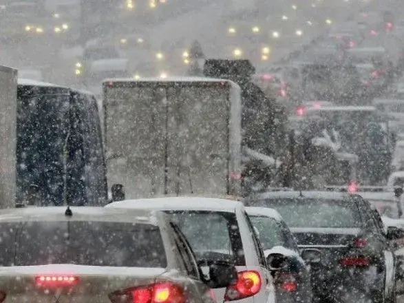 В Києві затори вже сягнули позначки в 9 балів