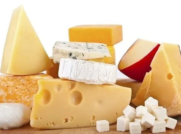 На кордоні з Польщею правоохоронці виявили 175 кг сиру та 300 пачок харчових добавок