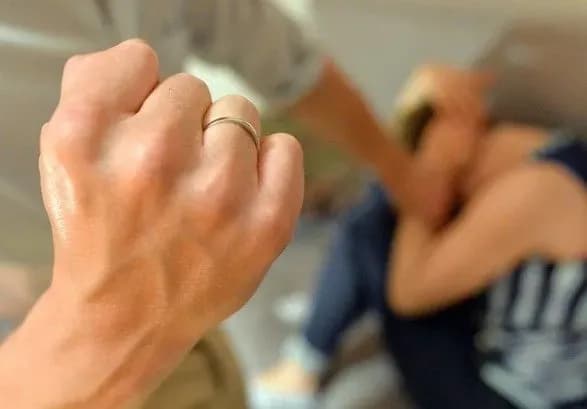 На Львівщині нетверезий батько побив свого сина: дитину госпіталізували