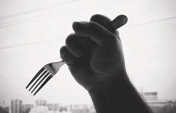 В Запорожской области мужчина вилкой убил своего отца