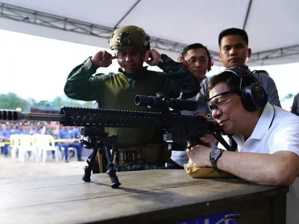 Дутерте заявил, что экспертов ООН надо скормить крокодилам