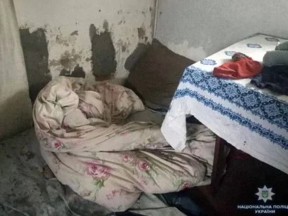 У Мар'їнці жінка морила голодом сина