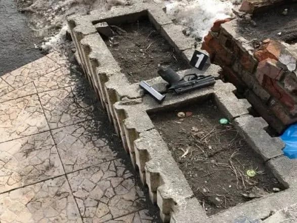 Чоловікові, який стріляв у столичному супермаркеті, вручили підозру у хуліганстві