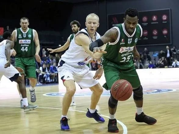 Клуб баскетболіста Фесенка пробився до чвертьфіналу Кубку Європи ФІБА