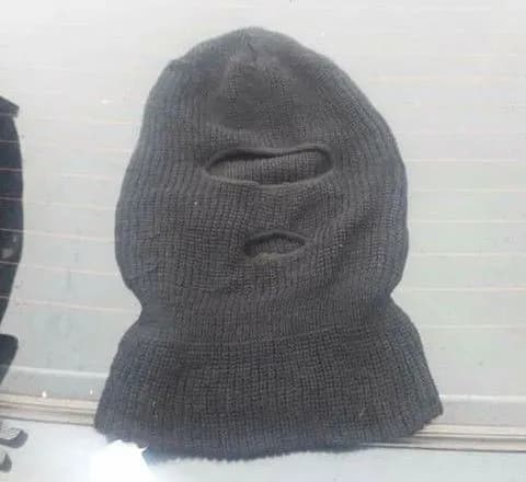 Поліція на Закарпатті затримала понад 30 осіб з кийками і балаклавами