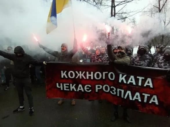 В столице устроили марш перед судом над Крысиным