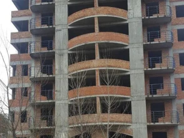 У Києві на будмайданчику знайшли мертвою дівчину-підлітка