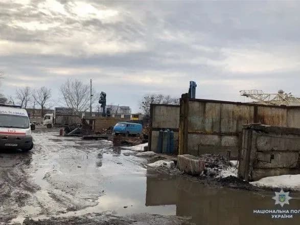 Поліція Києва розшукує жінку, яка викинула новонароджену дитину у смітник