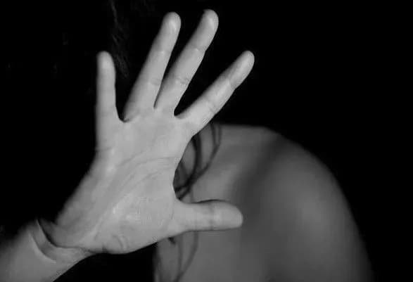 На Київщині взяли під варту чоловіка, який тривалий час ґвалтував свою доньку