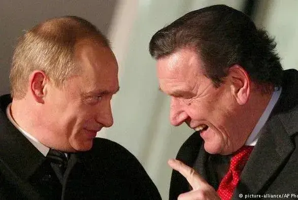 Bild: Клімкін запропонував ЄС ввести санкції проти екс-канцлера ФРН Шредера