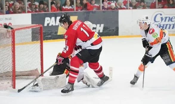 ХК "Донбас" переміг "Кременчук" у першій фінальній грі УХЛ