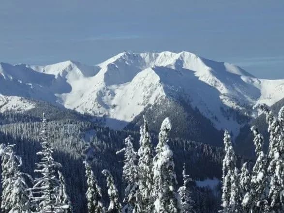 Українців попередили про небезпеку сходження лавин у Карпатах