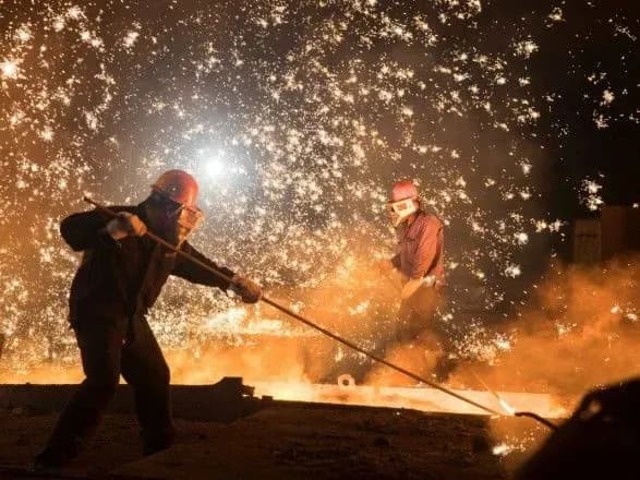 Промышленное производство в феврале сократилось на 2%