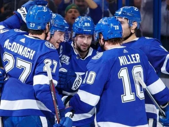 Лідер Східної конференції НХЛ "Тампа-Бей" вирвав перемогу у "Торонто"