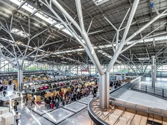 Більше ста пасажирів не можуть вилетіти з Німеччини три дні через п'яного пілота