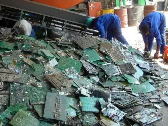 Минприроды лишило лицензии еще трех утилизаторов опасных отходов