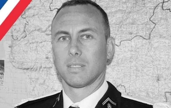 У Франції прощаються з офіцером, який обміняв себе на заручників під час теракту